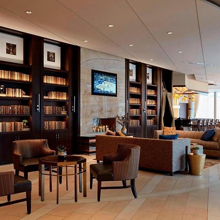 Готель Ithaca Marriott Downtown On The Commons Екстер'єр фото