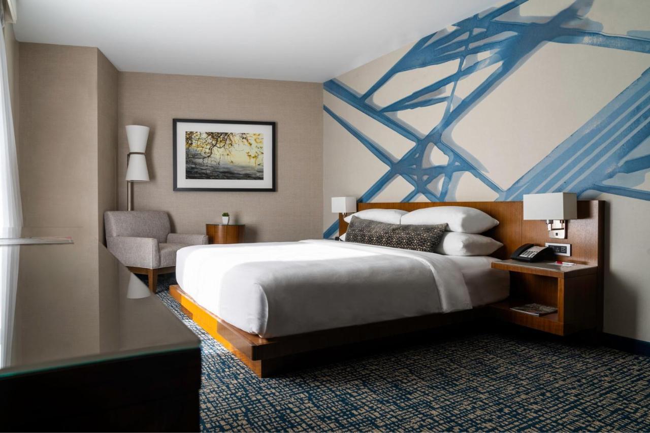Готель Ithaca Marriott Downtown On The Commons Екстер'єр фото