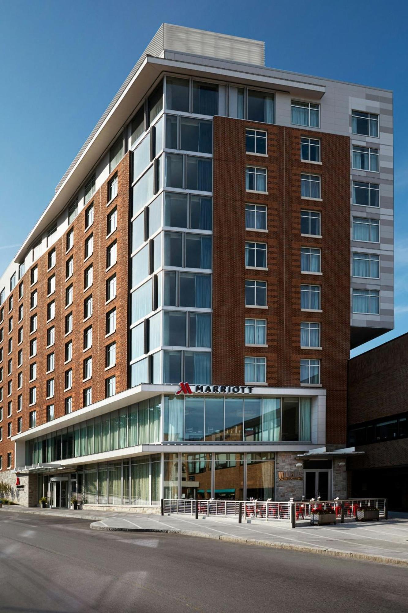 Готель Ithaca Marriott Downtown On The Commons Екстер'єр фото