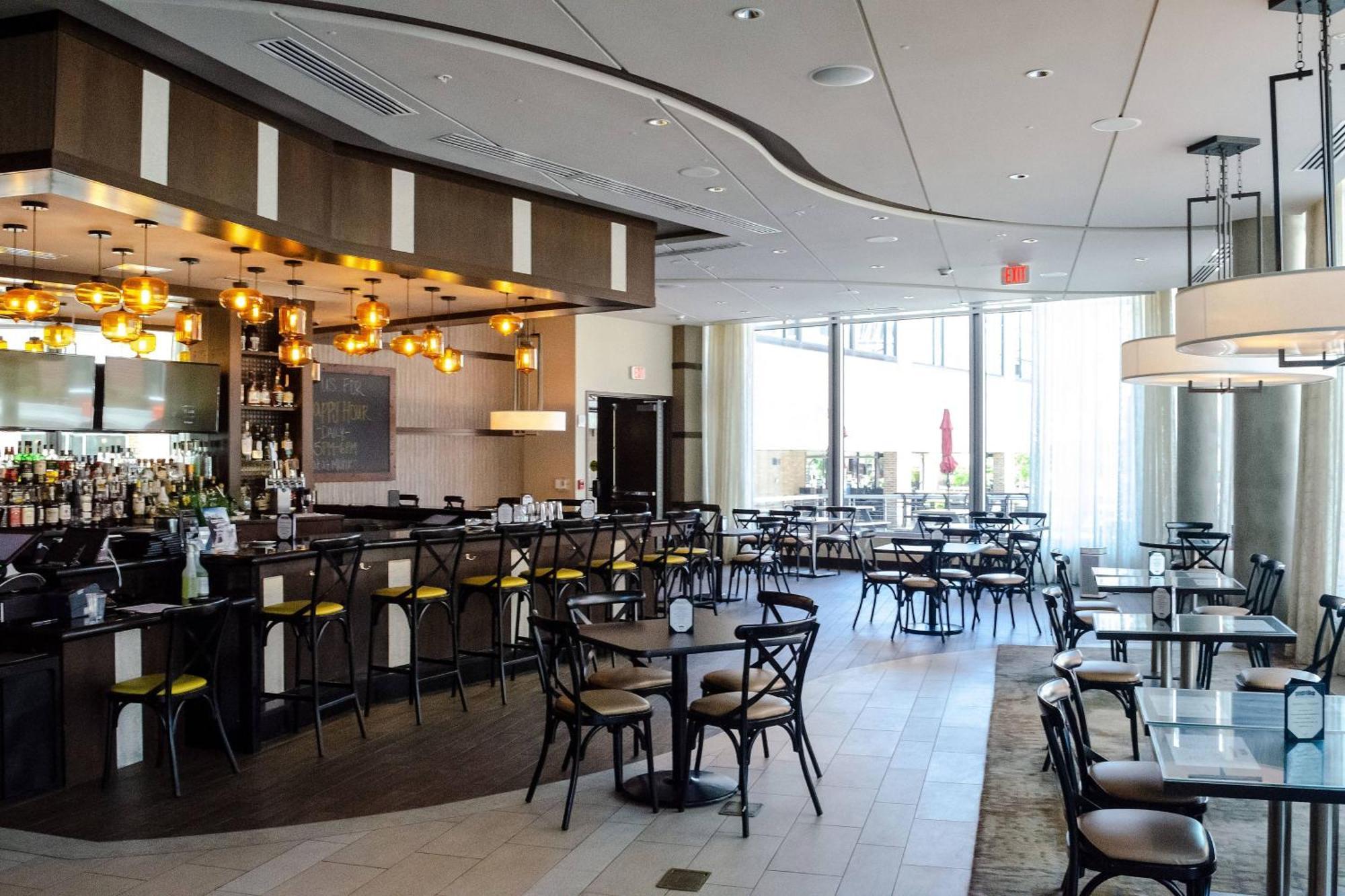Готель Ithaca Marriott Downtown On The Commons Екстер'єр фото