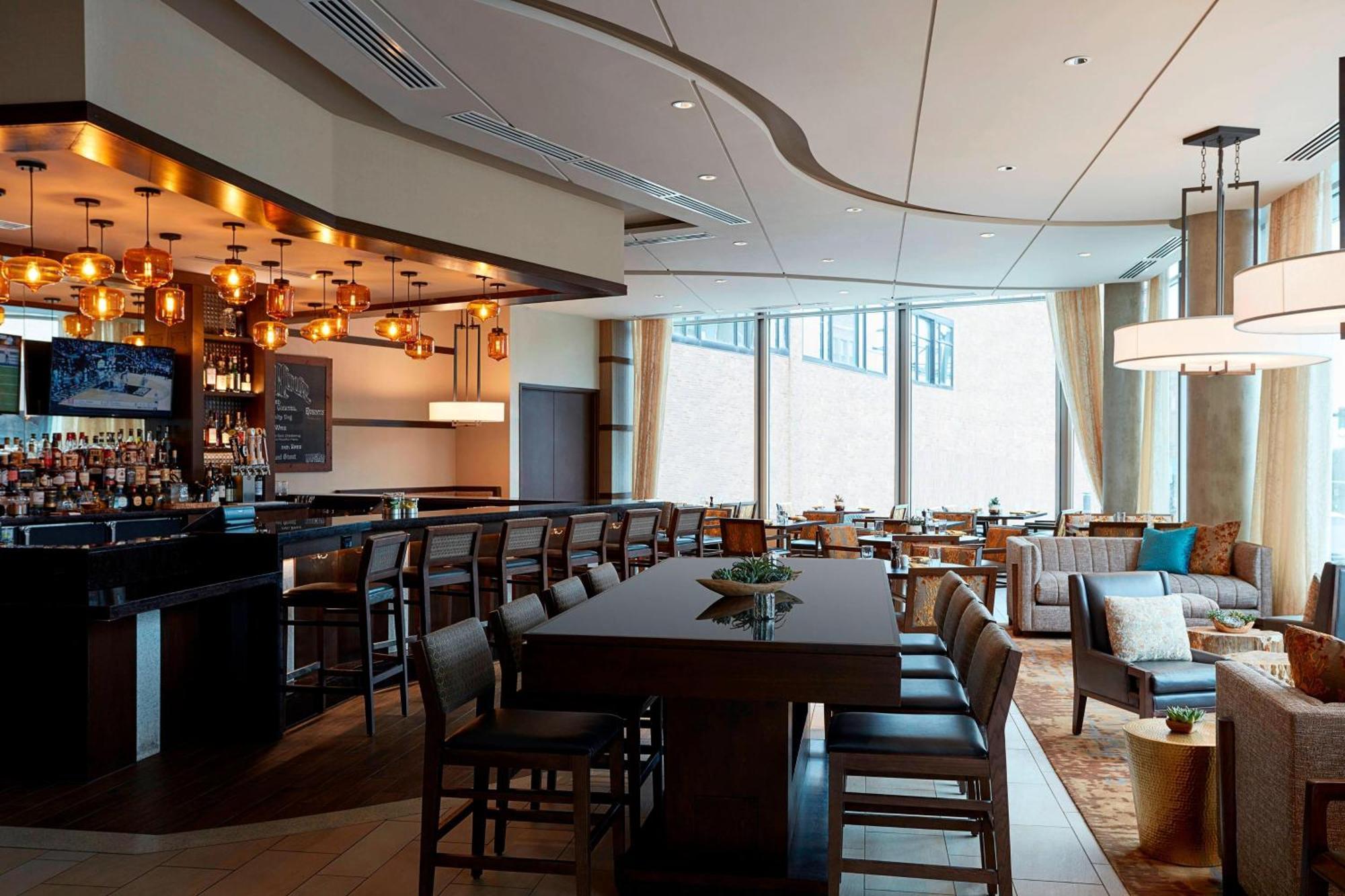 Готель Ithaca Marriott Downtown On The Commons Екстер'єр фото