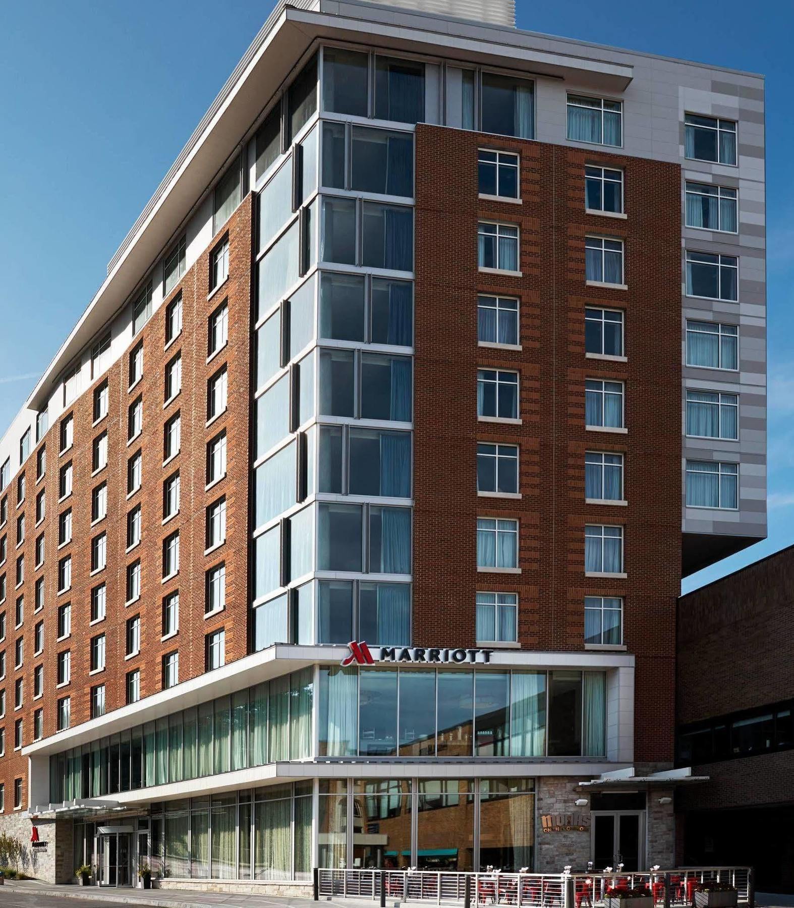 Готель Ithaca Marriott Downtown On The Commons Екстер'єр фото