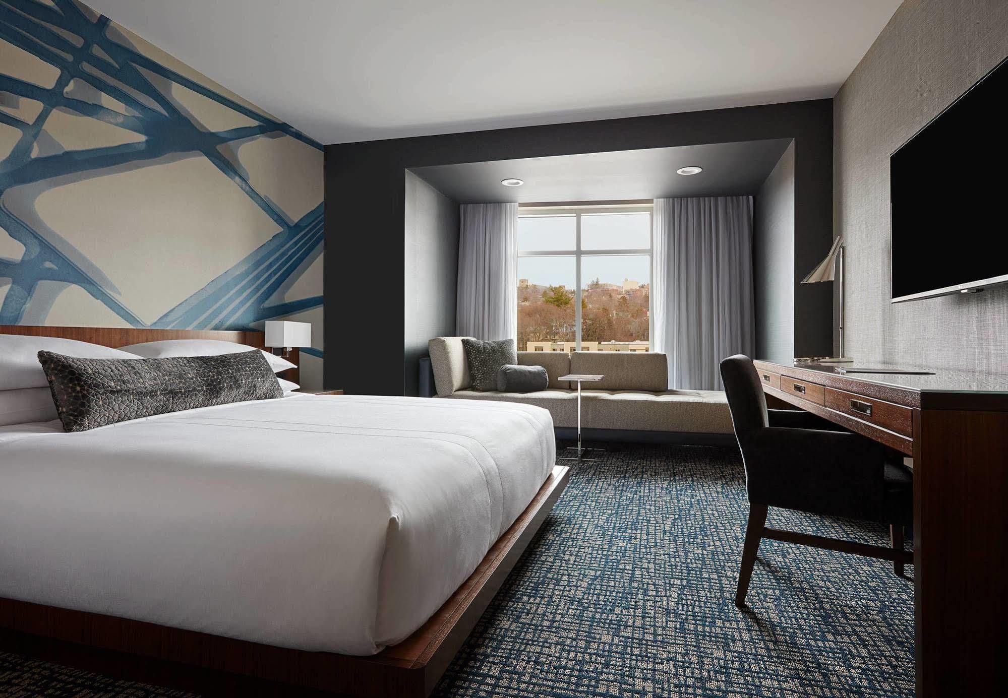 Готель Ithaca Marriott Downtown On The Commons Екстер'єр фото