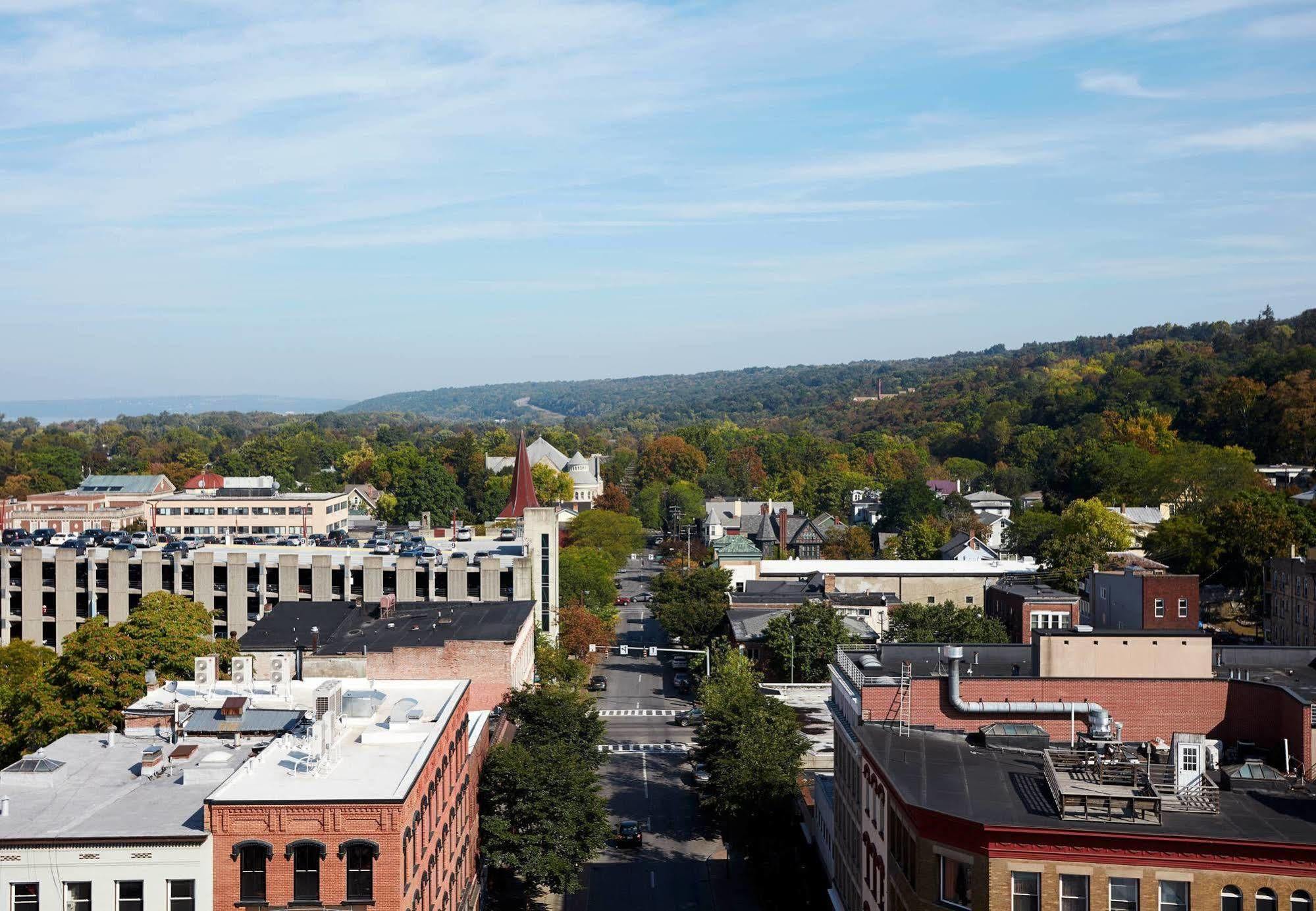 Готель Ithaca Marriott Downtown On The Commons Екстер'єр фото
