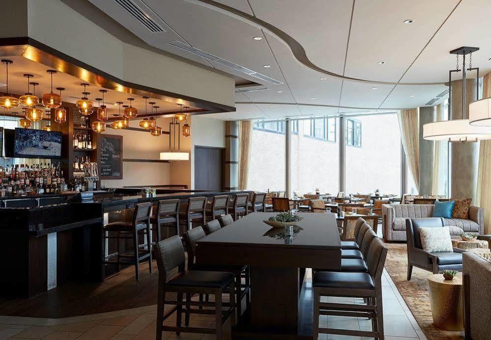 Готель Ithaca Marriott Downtown On The Commons Екстер'єр фото